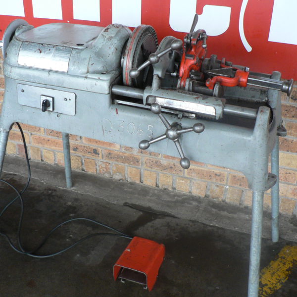 Pipe Threading Machine